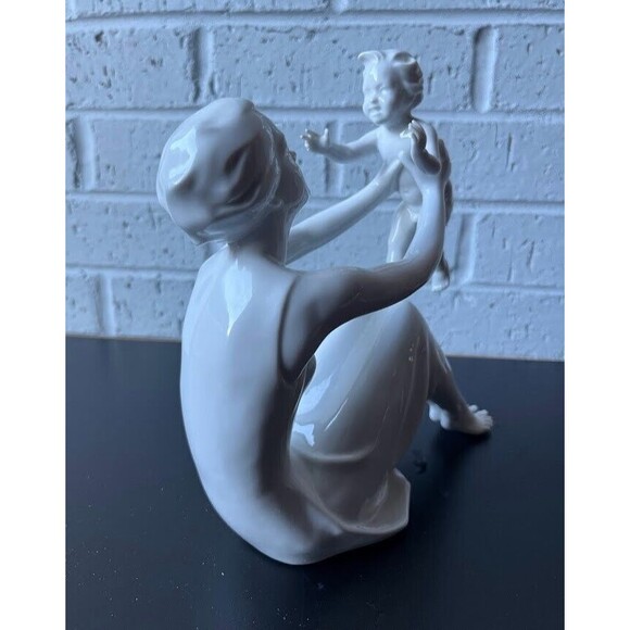 Kaiser West Germany Bisque Porcelain Mother Holding Child Figurine Signed & 398 - Picture 2 of 15